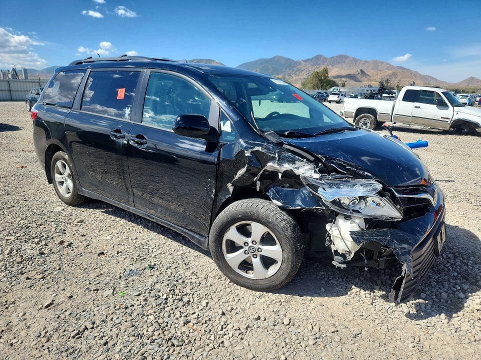 2020 TOYOTA SIENNA LE 4
