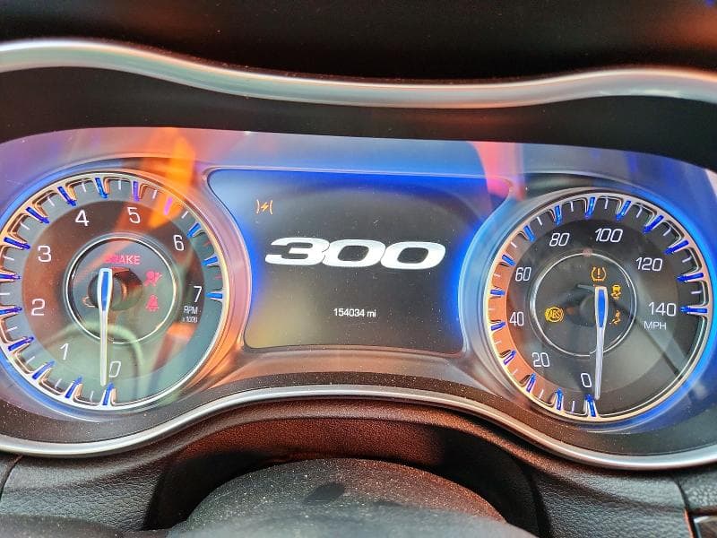2019 CHRYSLER 300 LIMITED 9
