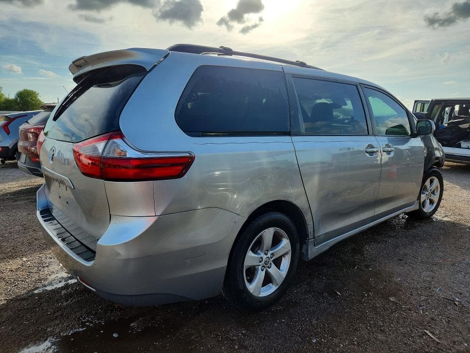 2020 TOYOTA SIENNA LE 3