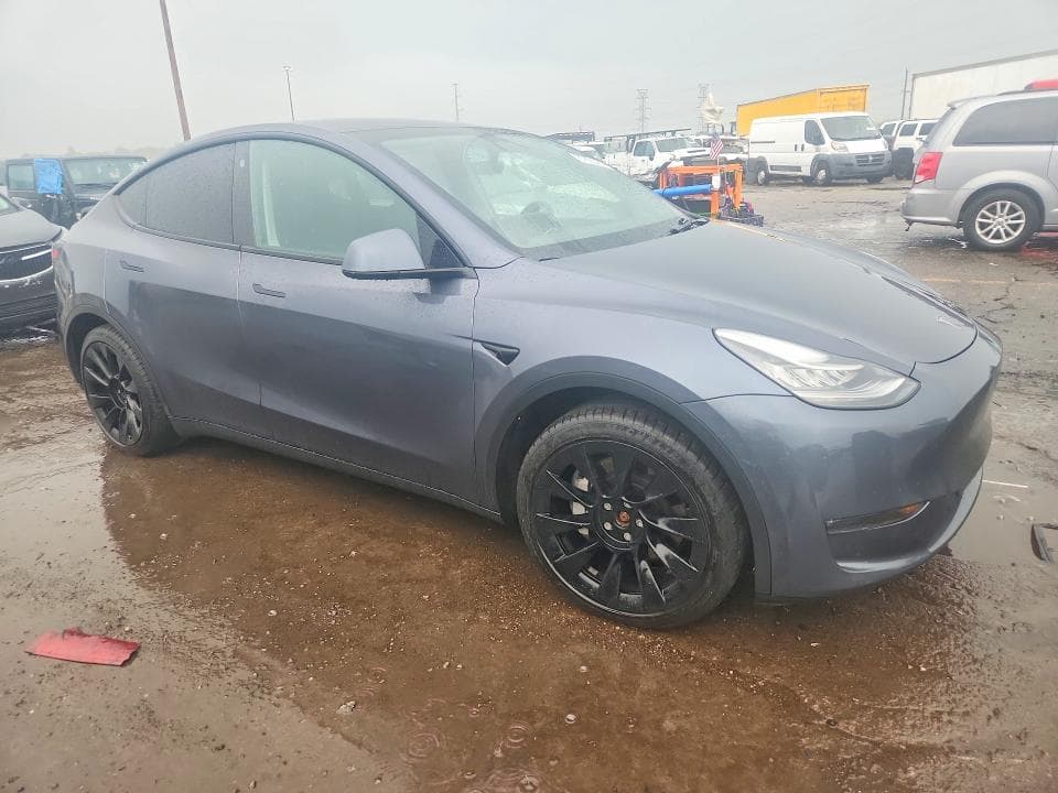 2023 TESLA MODEL Y 4