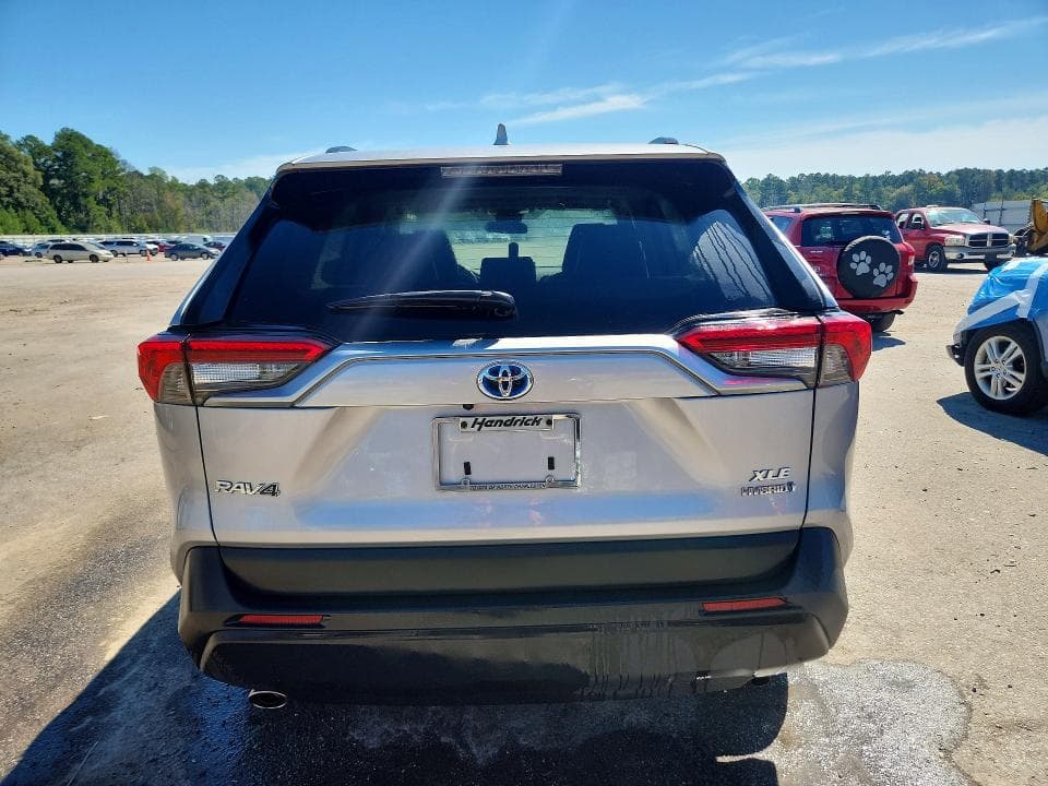 2022 TOYOTA RAV4 XLE PREMIUM 6