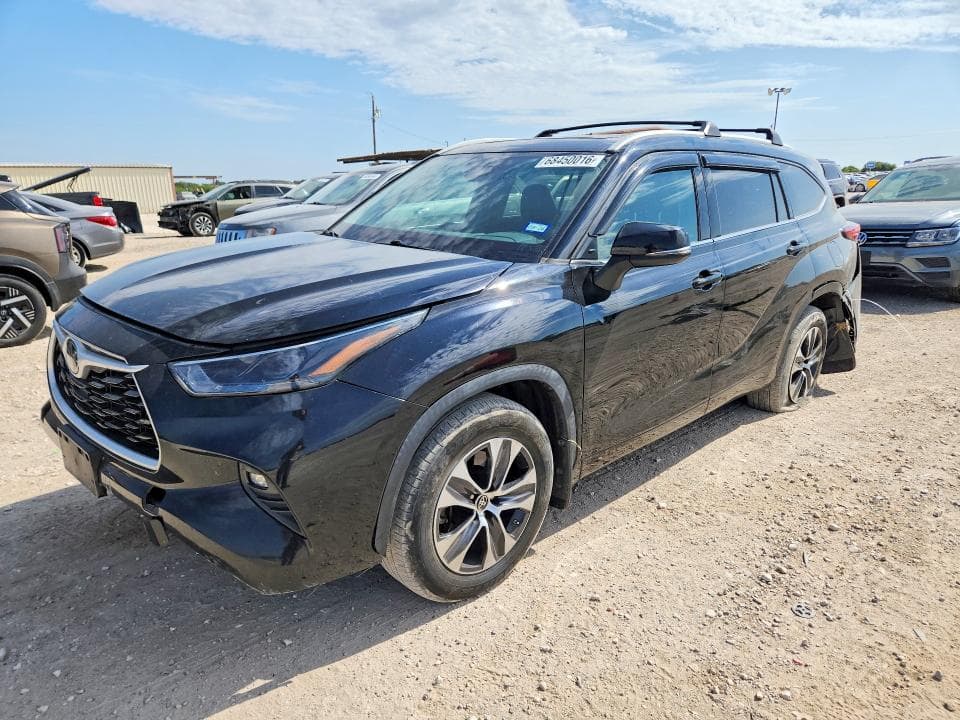 2022 TOYOTA HIGHLANDER XLE