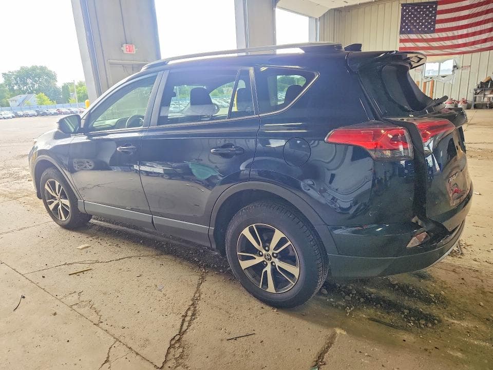 2018 TOYOTA RAV4 XLE 2