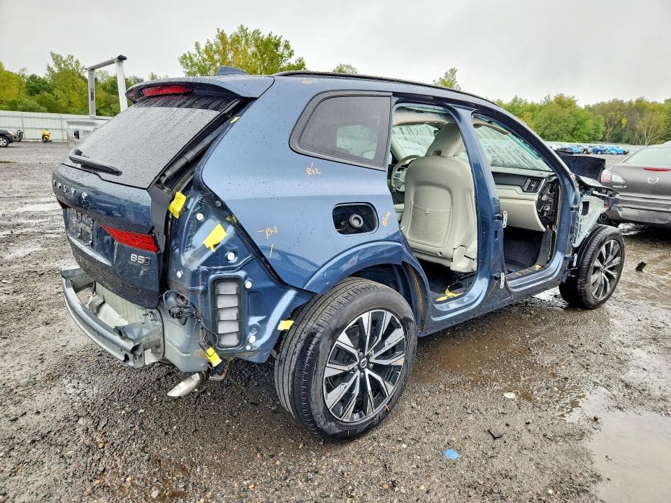 2024 VOLVO XC60 PLUS 3