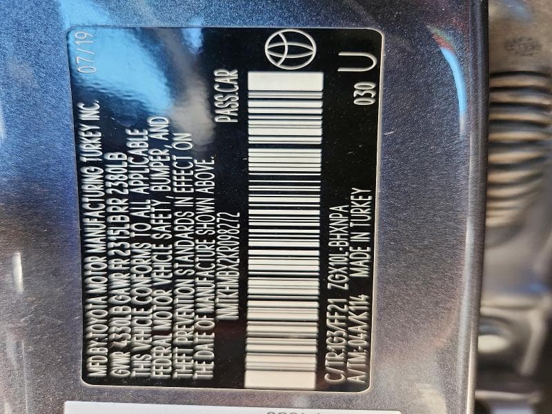 2019 TOYOTA C-HR XLE 12