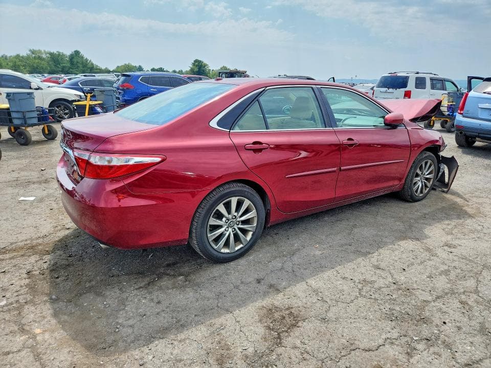 2017 TOYOTA CAMRY XLE 3