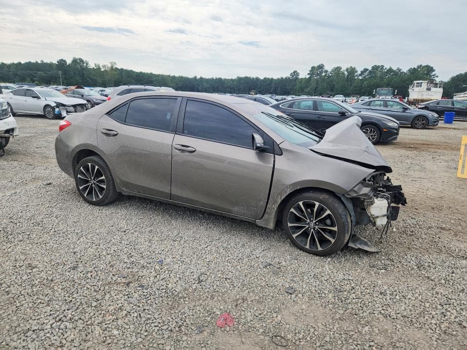 2017 TOYOTA COROLLA SE 4