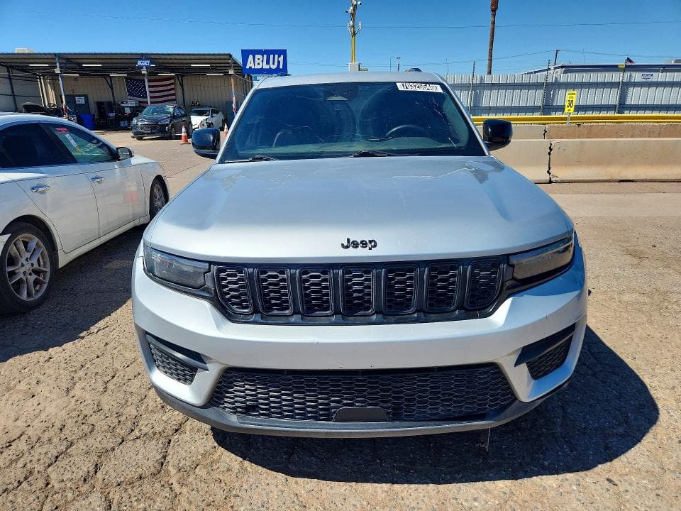 2023 JEEP GRAND CHEROKEE LAREDO 5