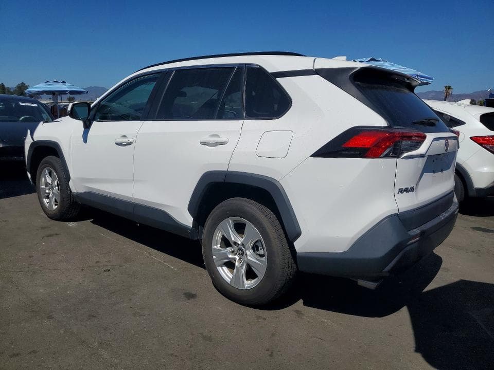 2021 TOYOTA RAV4 XLE 2