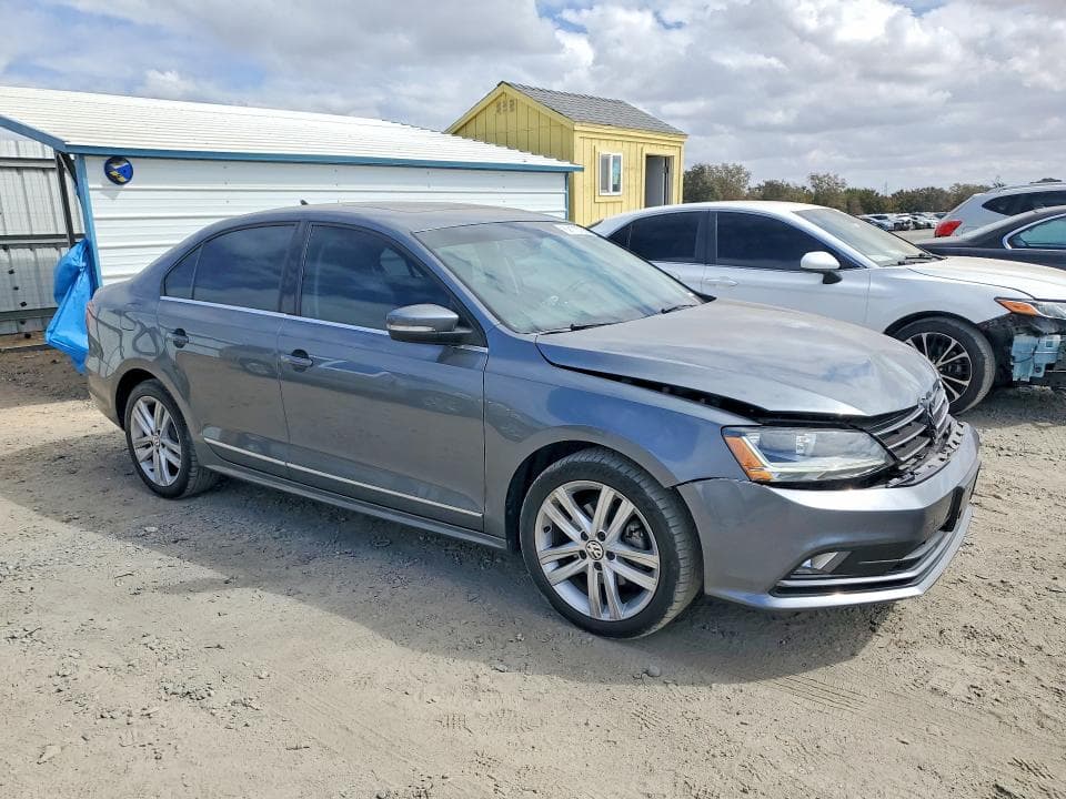 2017 VOLKSWAGEN JETTA SEL 4