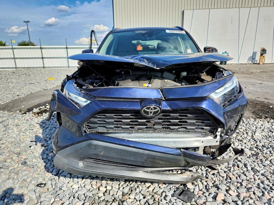 2022 TOYOTA RAV4 XLE 5