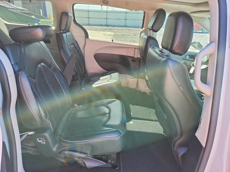 2018 CHRYSLER PACIFICA LIMITED 11