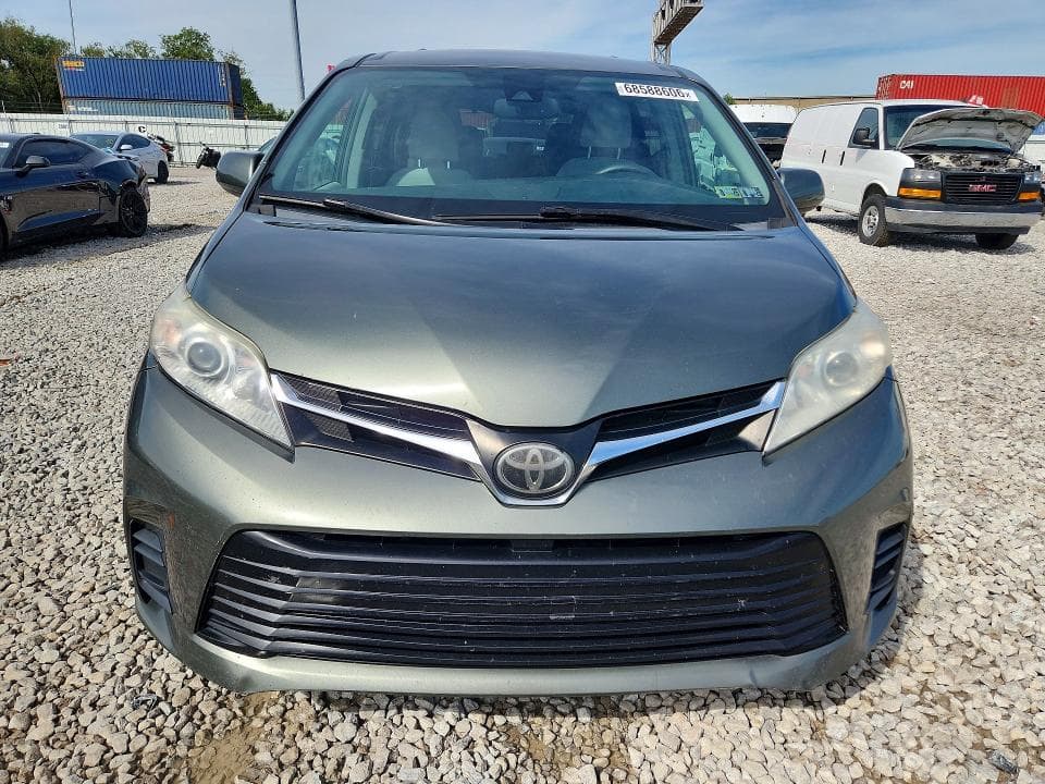 2018 TOYOTA SIENNA LE 5