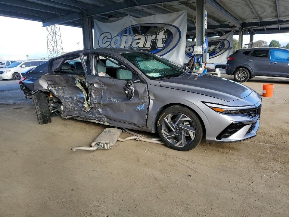 2025 HYUNDAI ELANTRA LIMITED 4