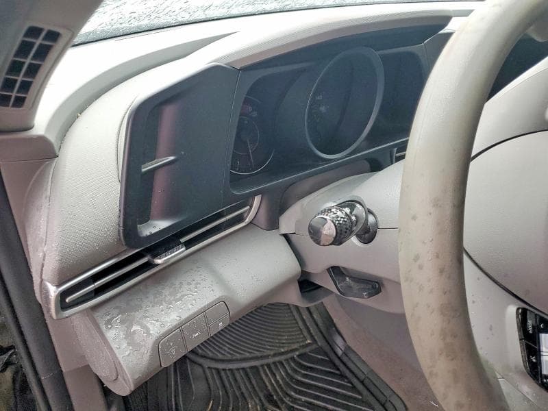 2023 HYUNDAI ELANTRA SEL 9