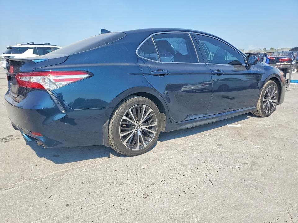 2020 TOYOTA CAMRY SE 3