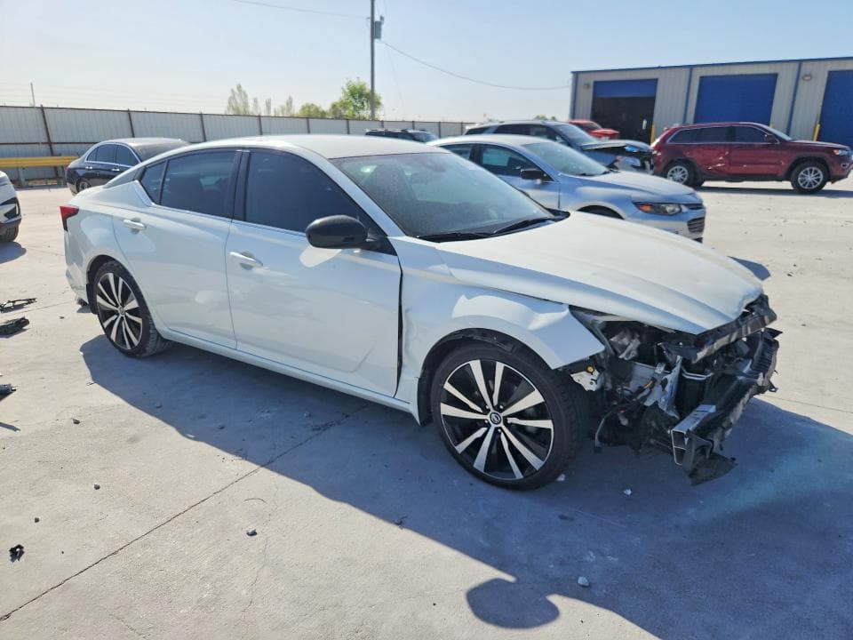 2022 NISSAN ALTIMA SR 4