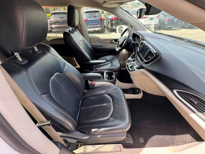 2019 CHRYSLER PACIFICA TOURING L 5