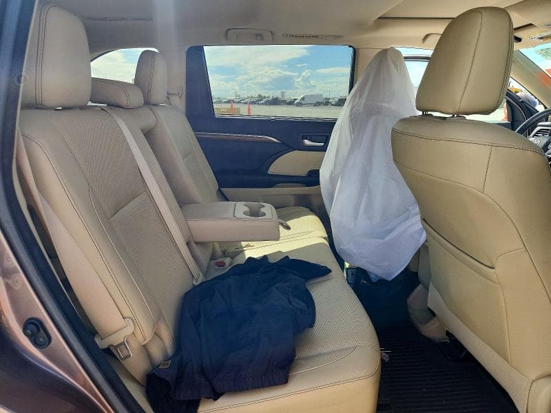 2017 TOYOTA HIGHLANDER LIMITED 11