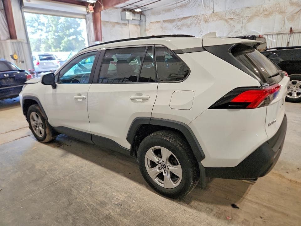 2020 TOYOTA RAV4 XLE 2