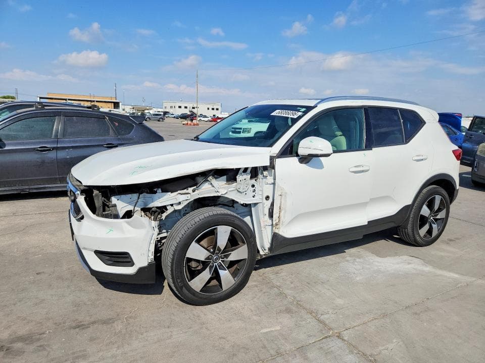 2019 VOLVO XC40 T5 MOMENTUM - 1