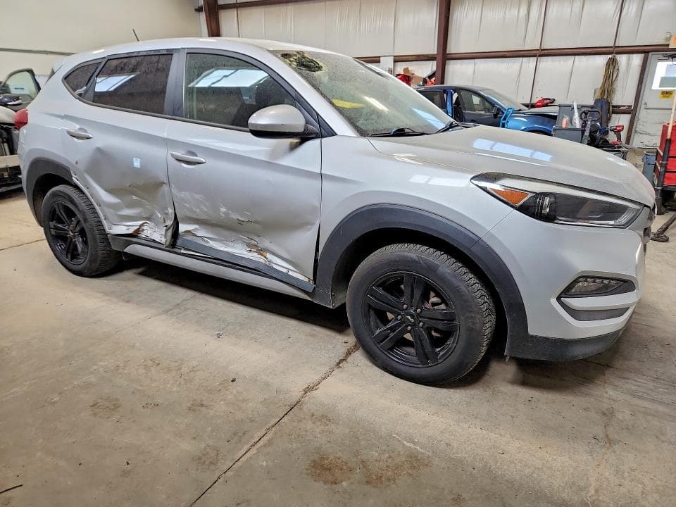 2017 HYUNDAI TUCSON SE 4