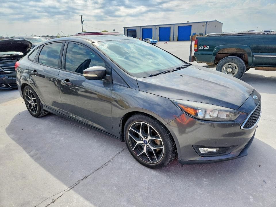 2017 FORD FOCUS SEL 4