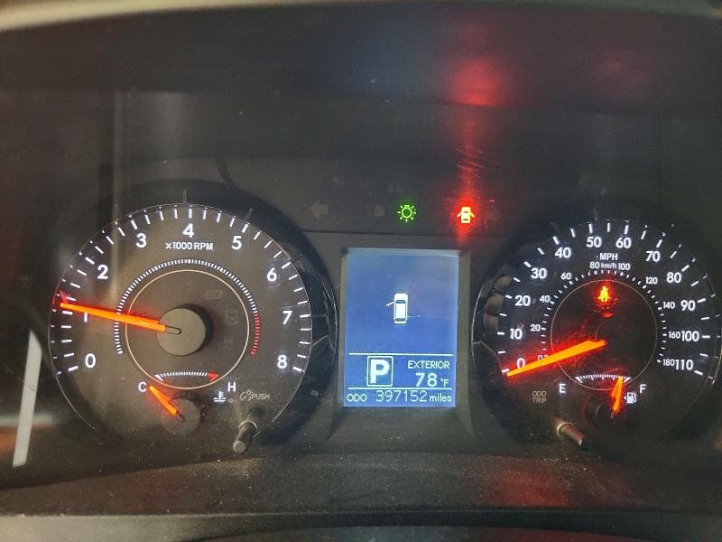 2017 TOYOTA SIENNA LE 9