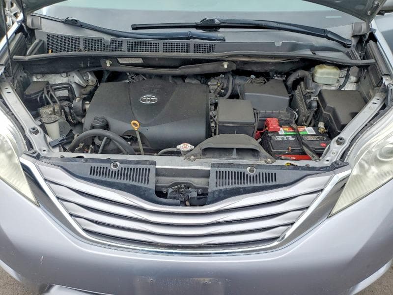 2017 TOYOTA SIENNA XLE 8-PASSENGER 11