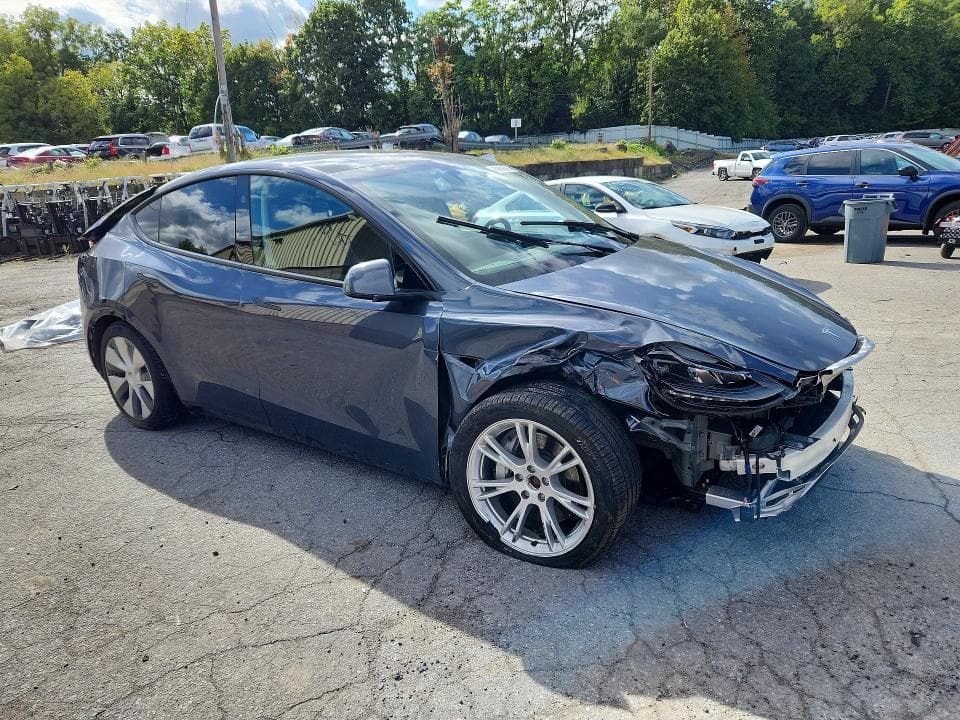 2023 TESLA MODEL Y 4