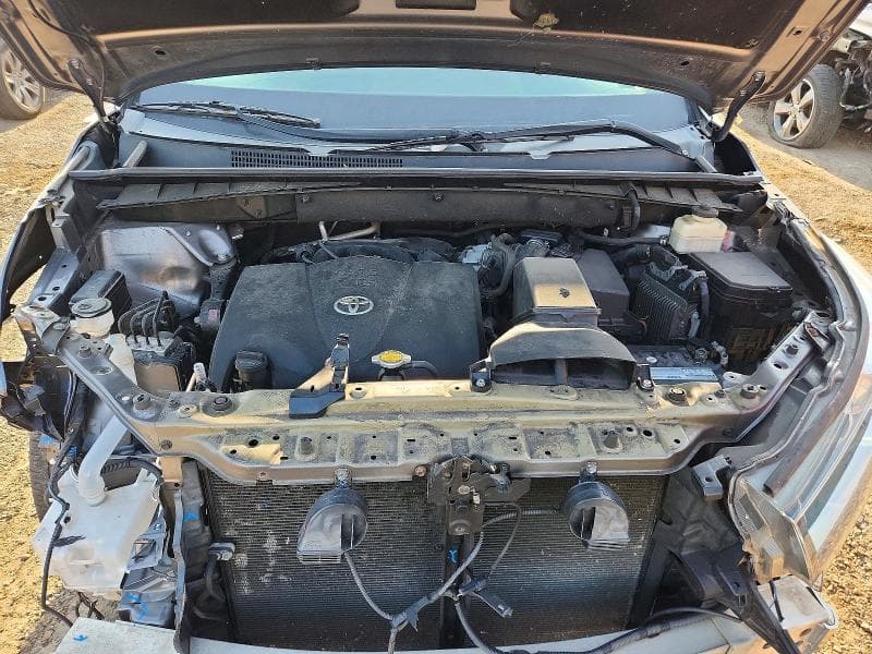 2017 TOYOTA HIGHLANDER SE 12