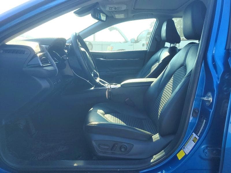 2020 TOYOTA CAMRY SE 7