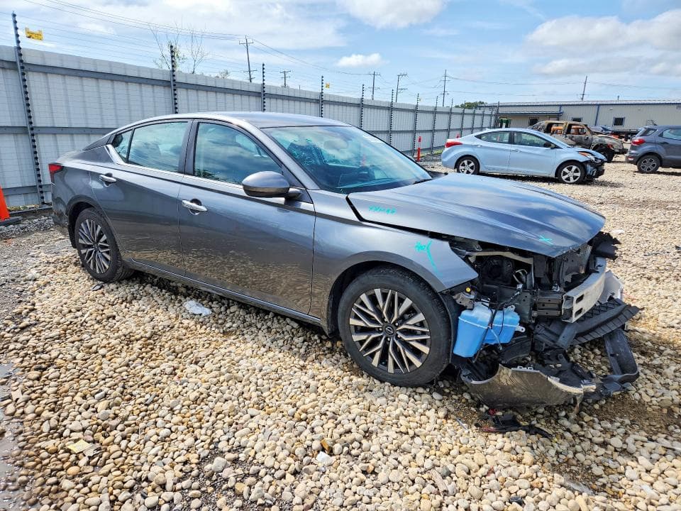 2023 NISSAN ALTIMA SV 4