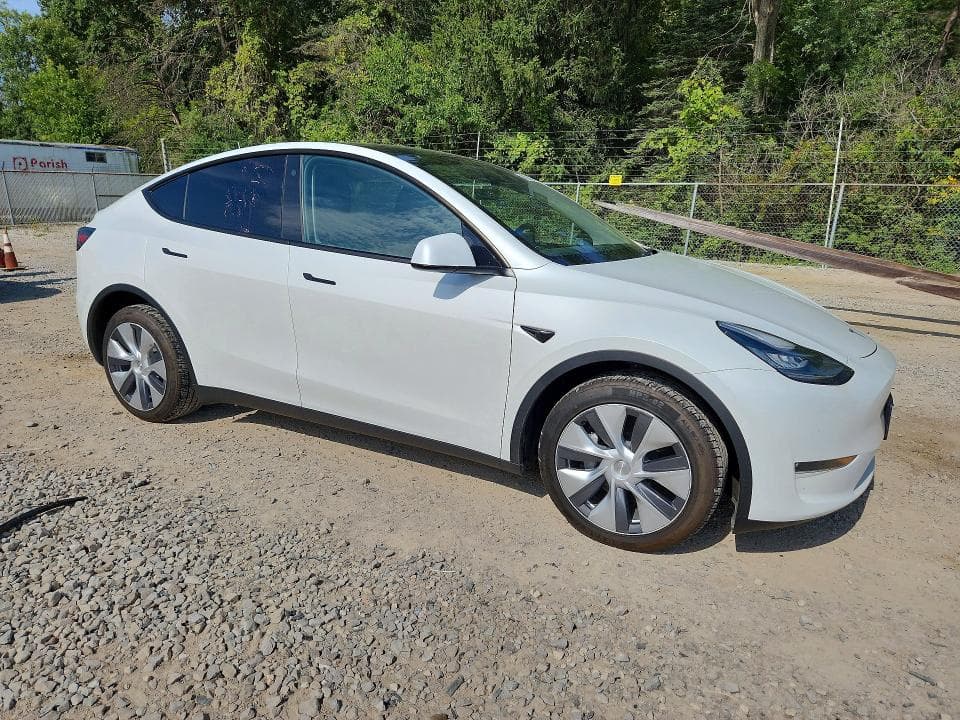 2023 TESLA MODEL Y 4