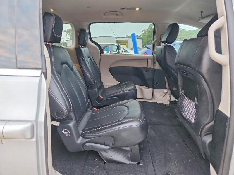 2023 CHRYSLER PACIFICA TOURING L 11