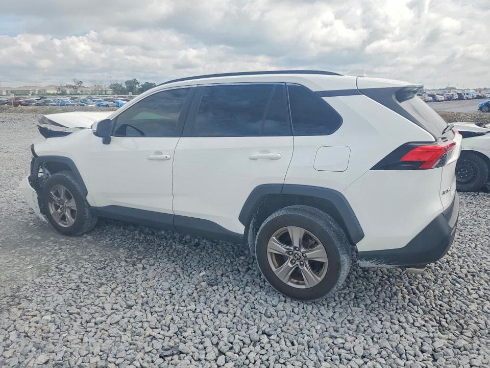 2023 TOYOTA RAV4 XLE 2