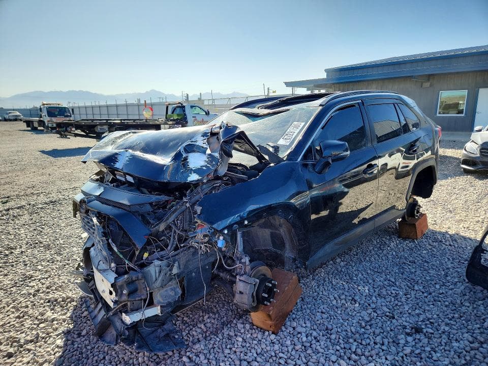 2019 TOYOTA RAV4 XLE - 1