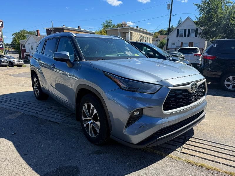 2023 TOYOTA HIGHLANDER XLE 4
