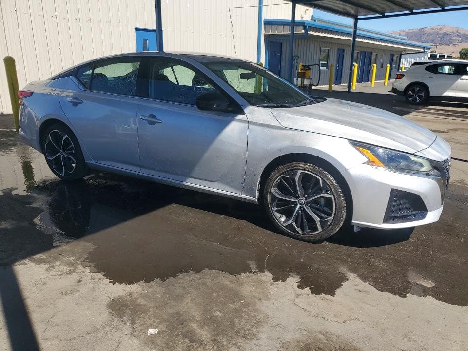 2024 NISSAN ALTIMA SR 4