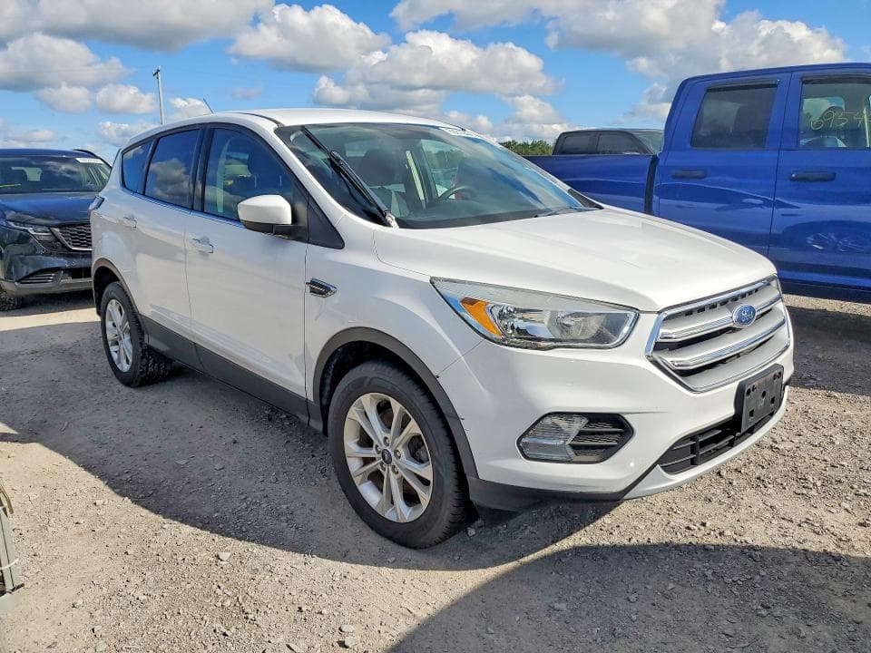 2017 FORD ESCAPE SE 4