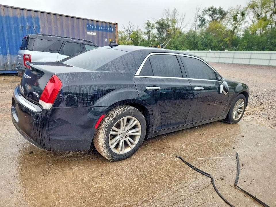 2017 CHRYSLER 300C 3