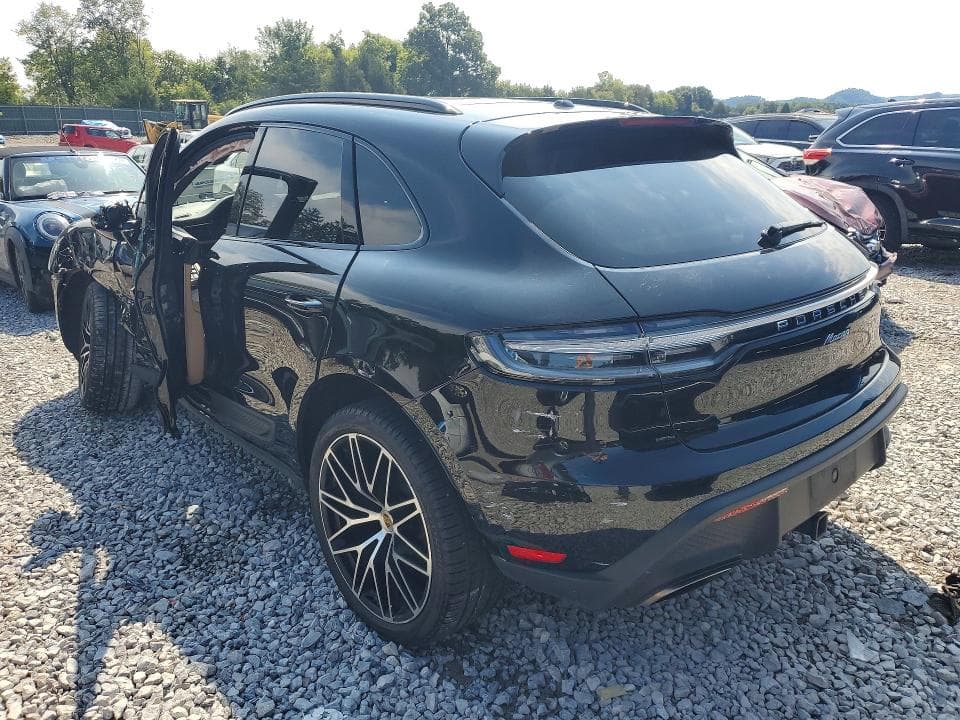 2024 PORSCHE MACAN BASE 2