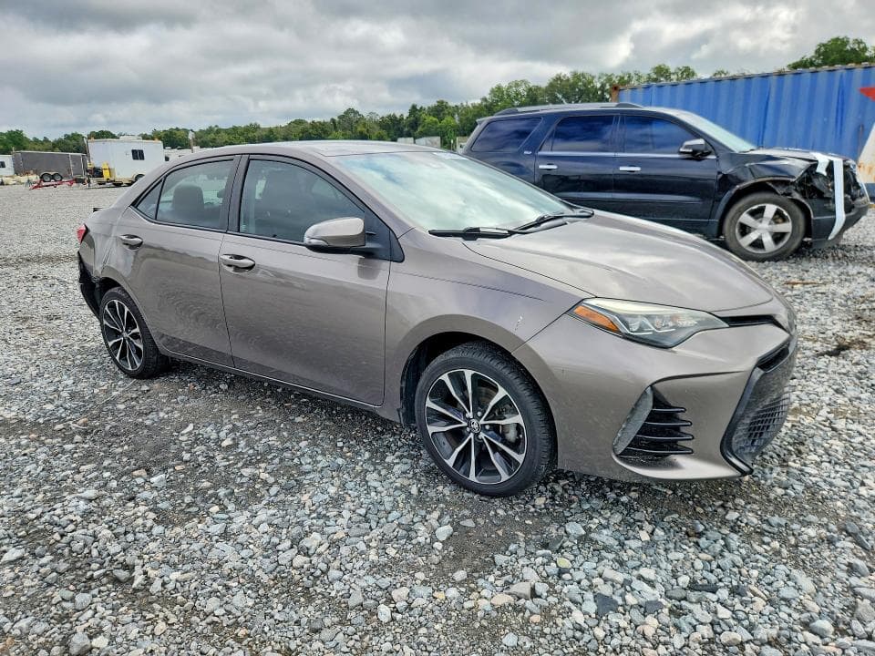2017 TOYOTA COROLLA SE 4