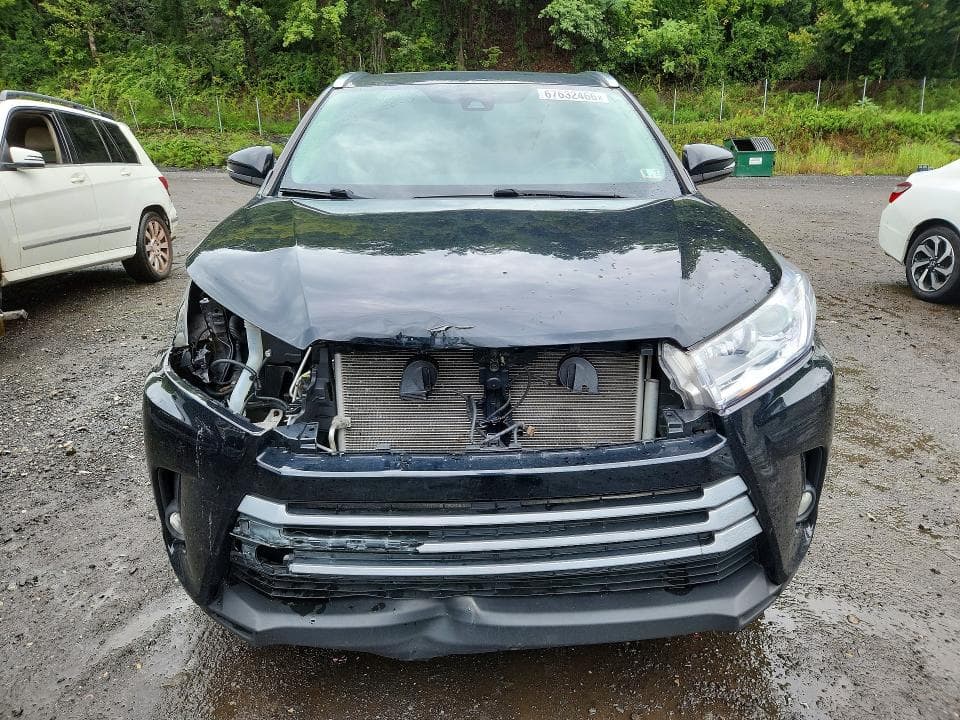 2018 TOYOTA HIGHLANDER SE 5