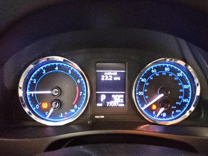 2017 TOYOTA COROLLA LE 9