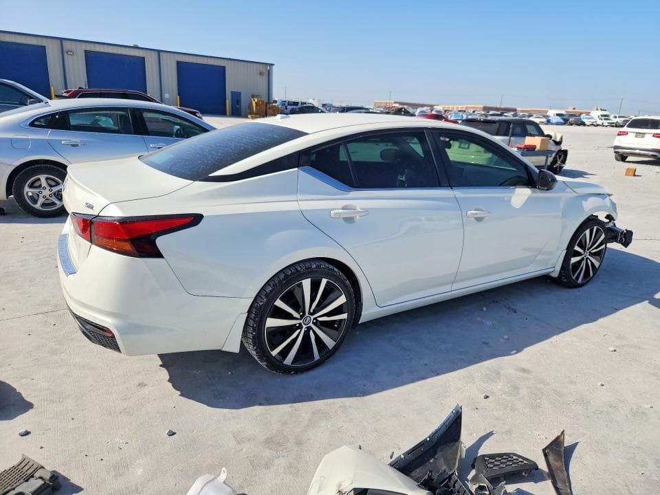 2022 NISSAN ALTIMA SR 3
