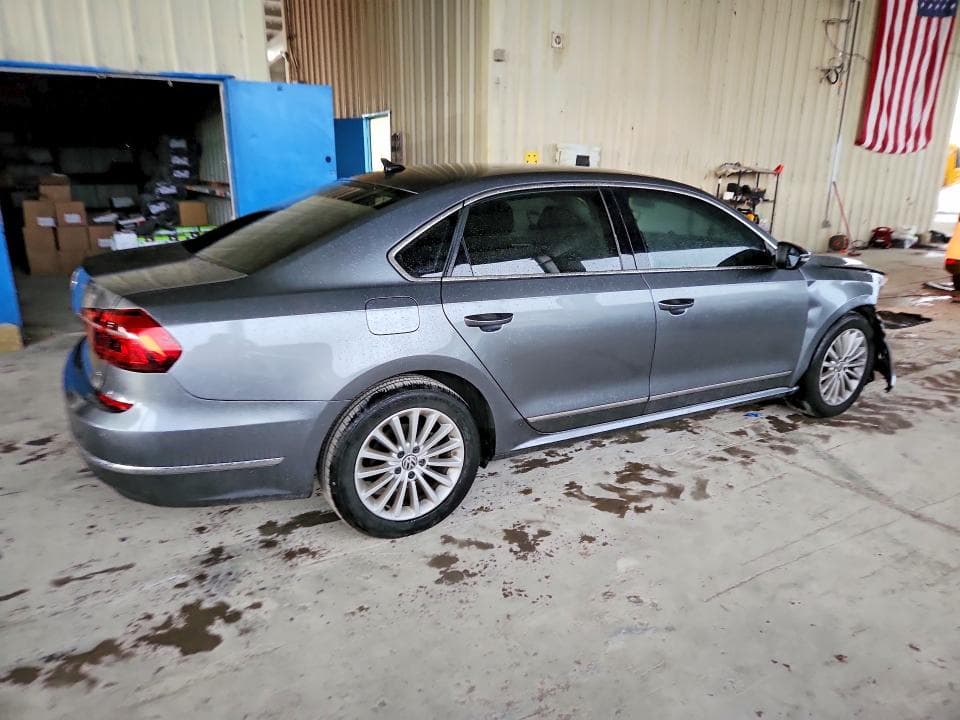 2017 VOLKSWAGEN PASSAT SE 3