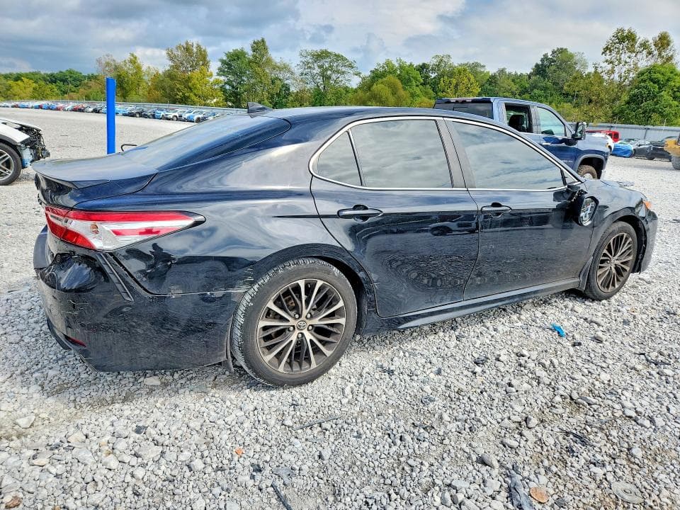 2020 TOYOTA CAMRY SE 3