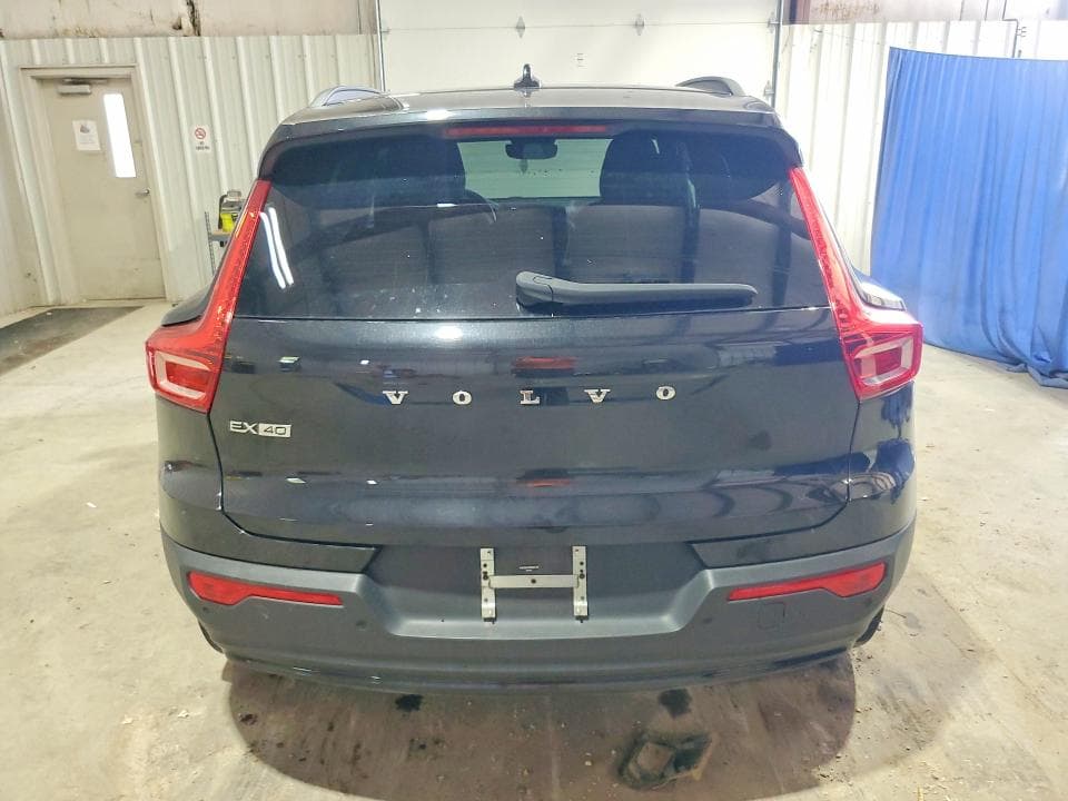 2025 VOLVO EX40 CORE 6