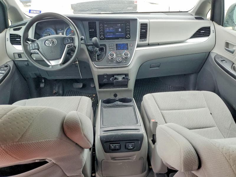 2020 TOYOTA SIENNA LE 8